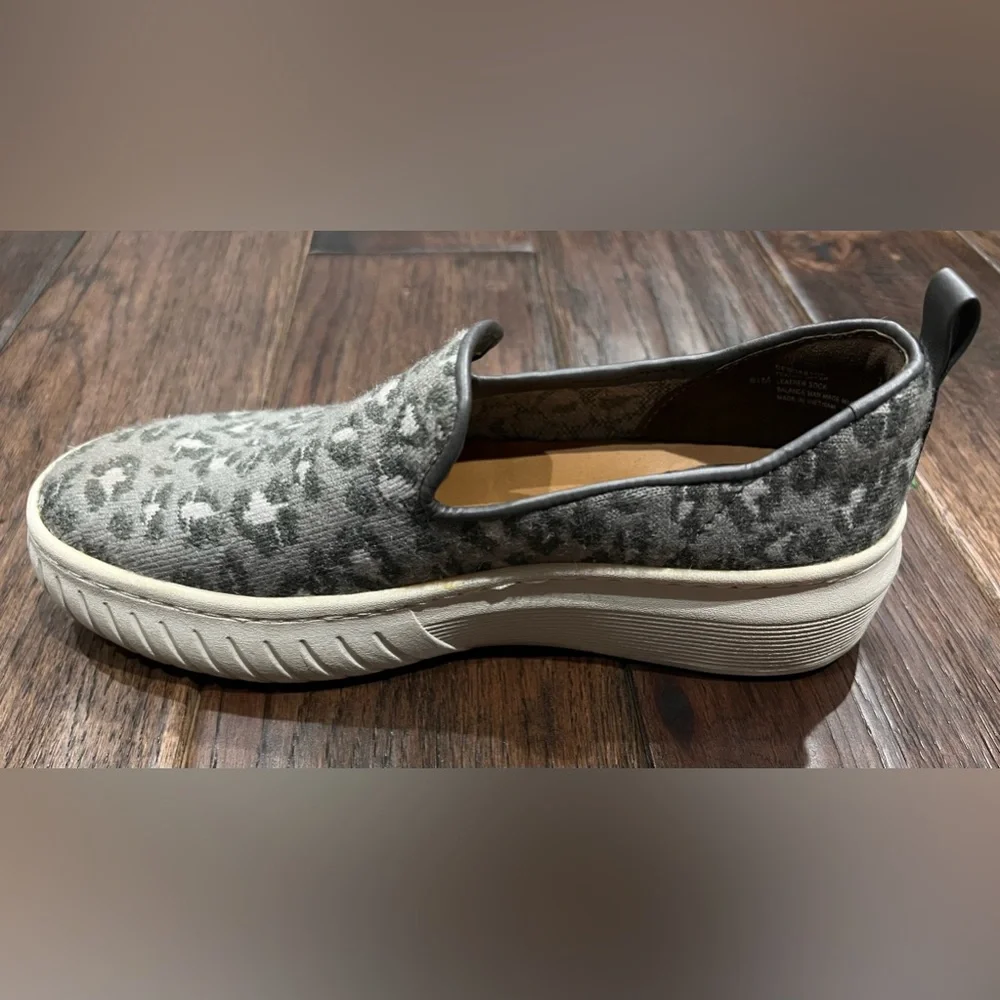 SOFFT Pavina Knit LEOPARD Slip-On Shoes WOMEN Size 6.5